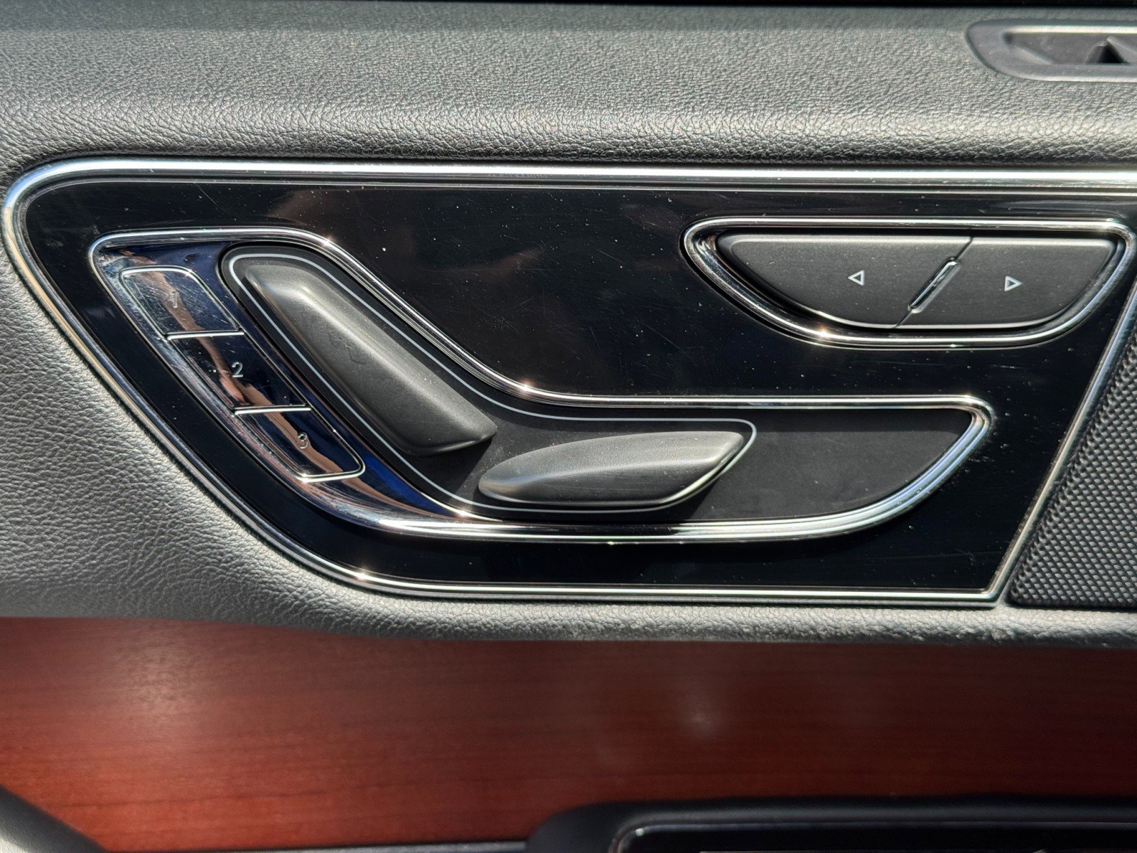 Used 2020 Lincoln Navigator L 4WD image 17