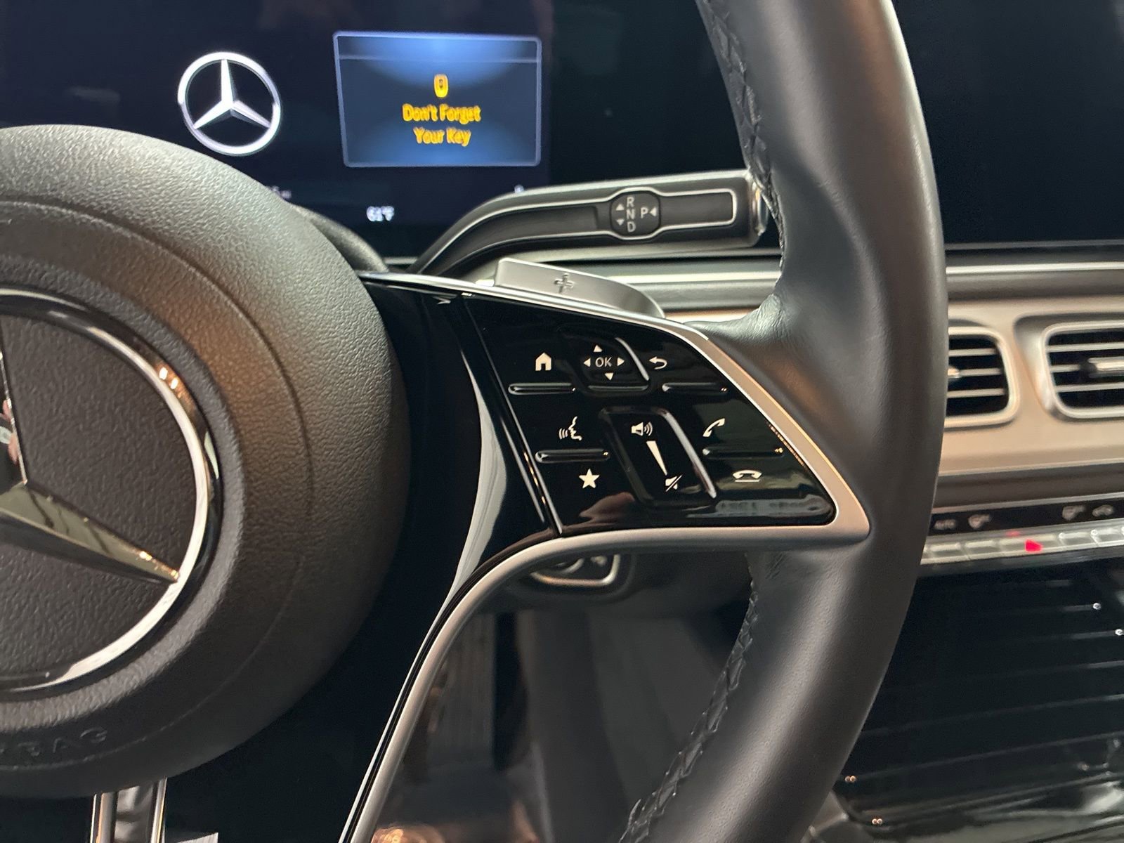 Used 2025 Mercedes-Benz GLE 450 4MATIC w/ AMG Line Exterior image 17