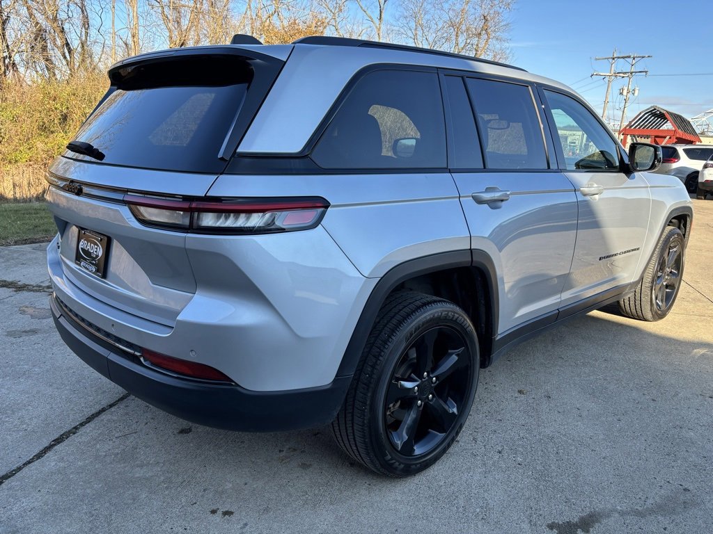 Used 2024 Jeep Grand Cherokee Altitude image 7