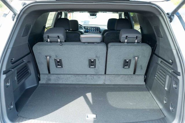 New 2026 Chevrolet Traverse LT w/ Enhanced Driving Package FWD image 7