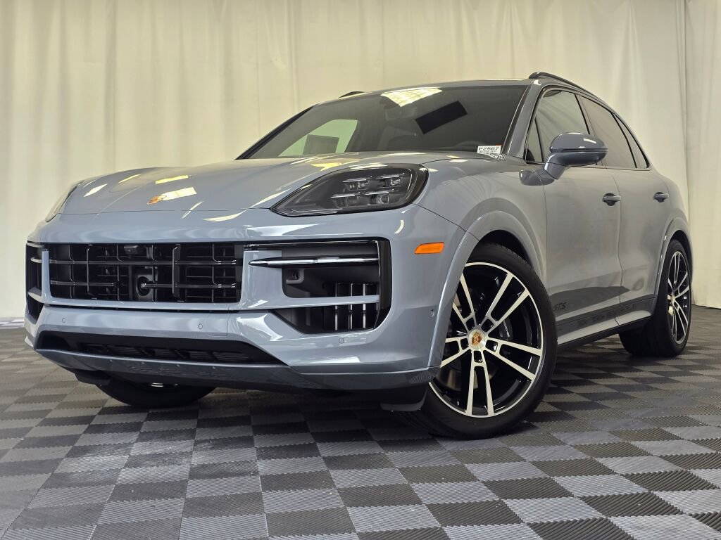 New 2025 Porsche Cayenne GTS video 1