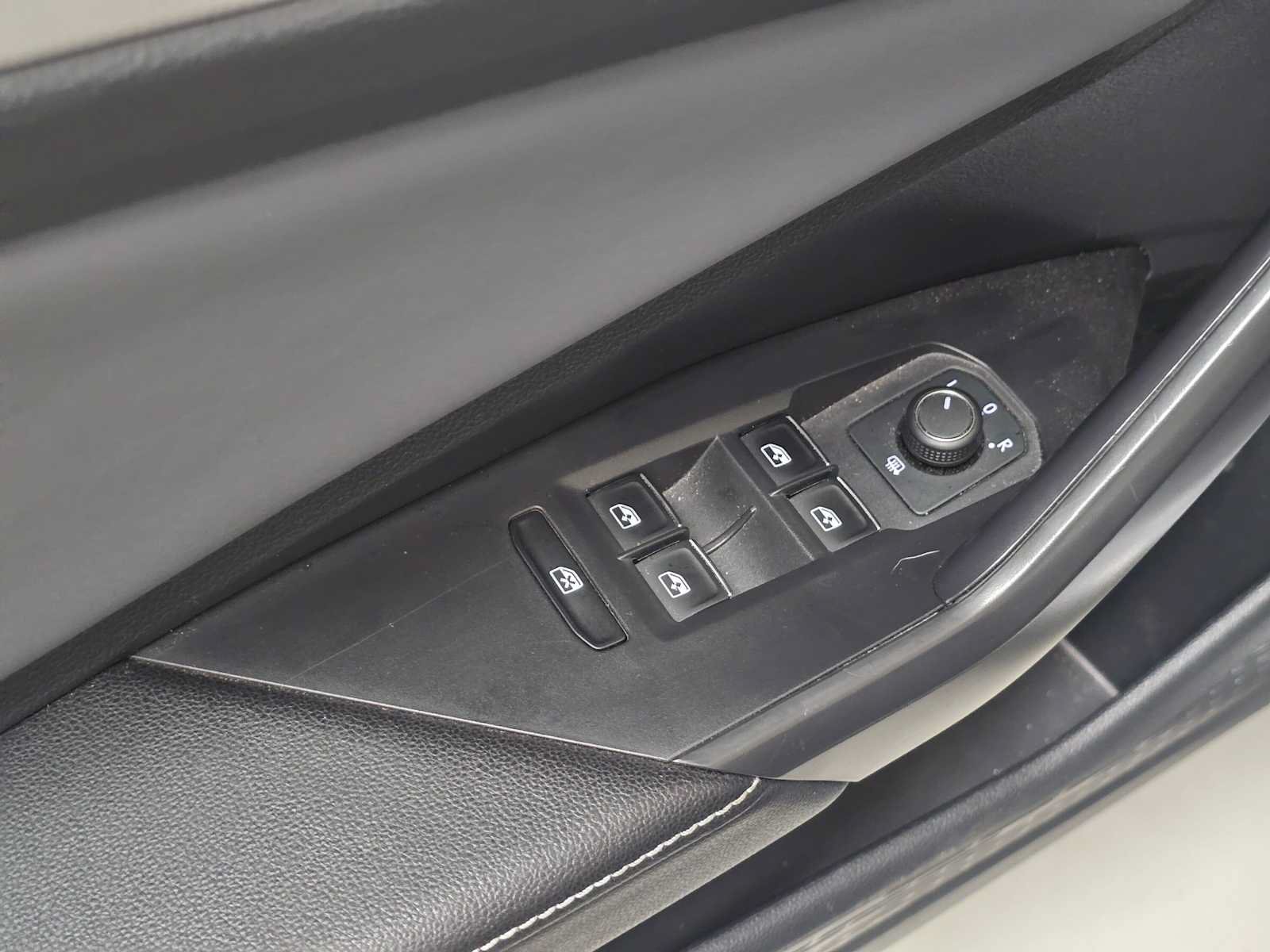 Used 2025 Volkswagen Jetta SE FWD image 22