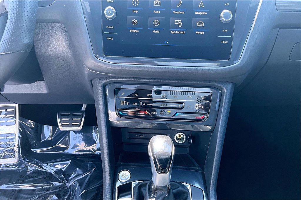 Used 2022 Volkswagen Tiguan SEL R-Line AWD/4WD image 15