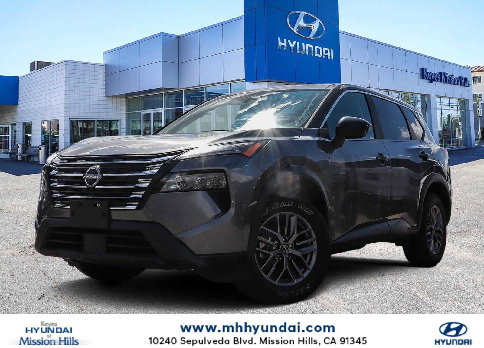 Used 2024 Nissan Rogue S image 1