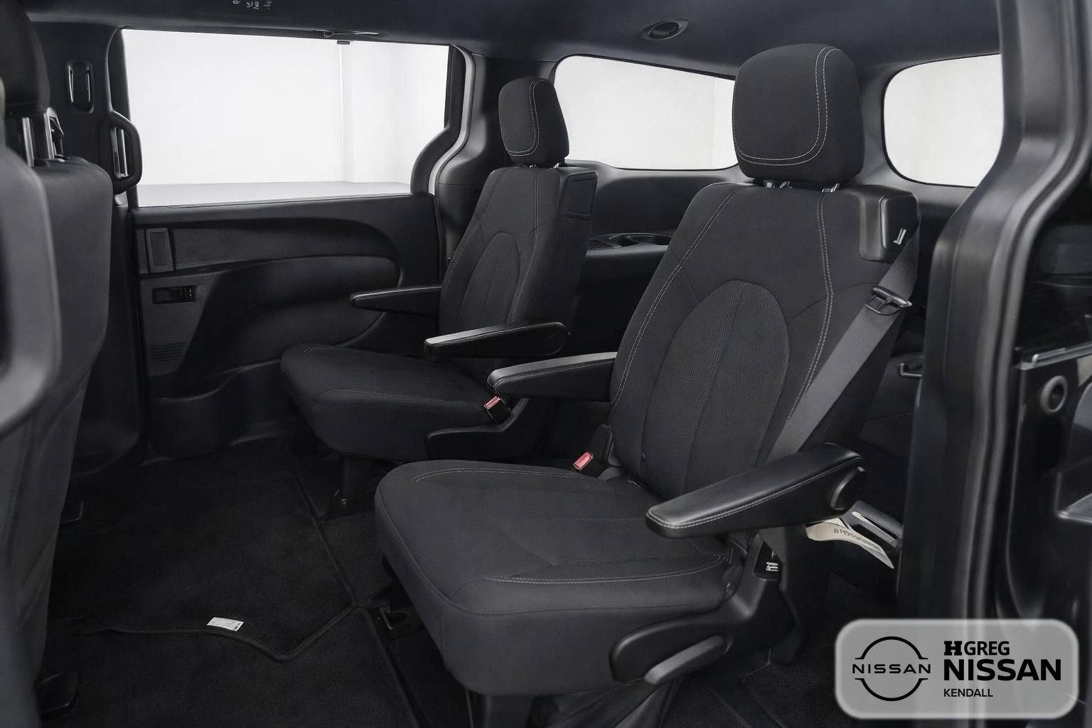 Used 2018 Chrysler Pacifica Touring Plus w/ S Appearance Package FWD image 11