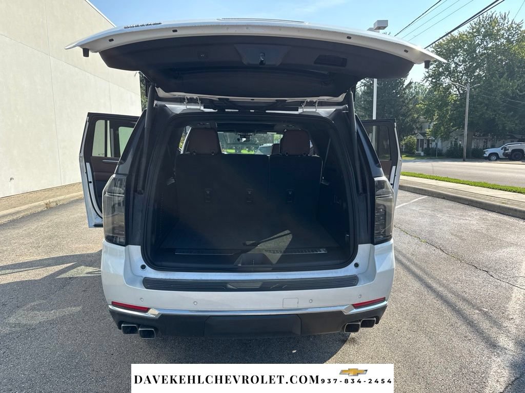 Used 2025 Chevrolet Suburban High Country AWD/4WD image 32