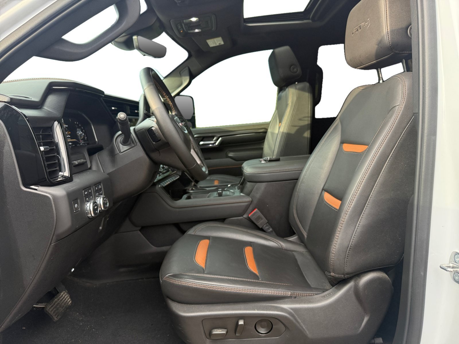 Used 2024 GMC Sierra 2500 AT4 w/ AT4 Premium Plus Package AWD/4WD image 9