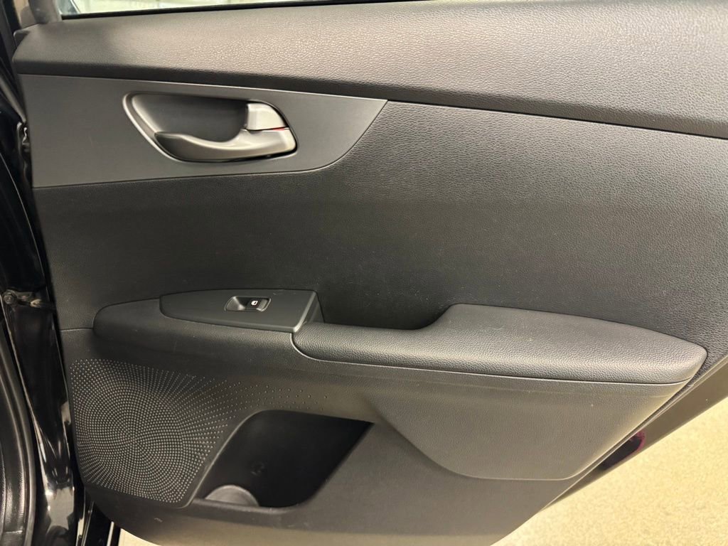 Used 2021 Kia Forte LXS FWD image 22