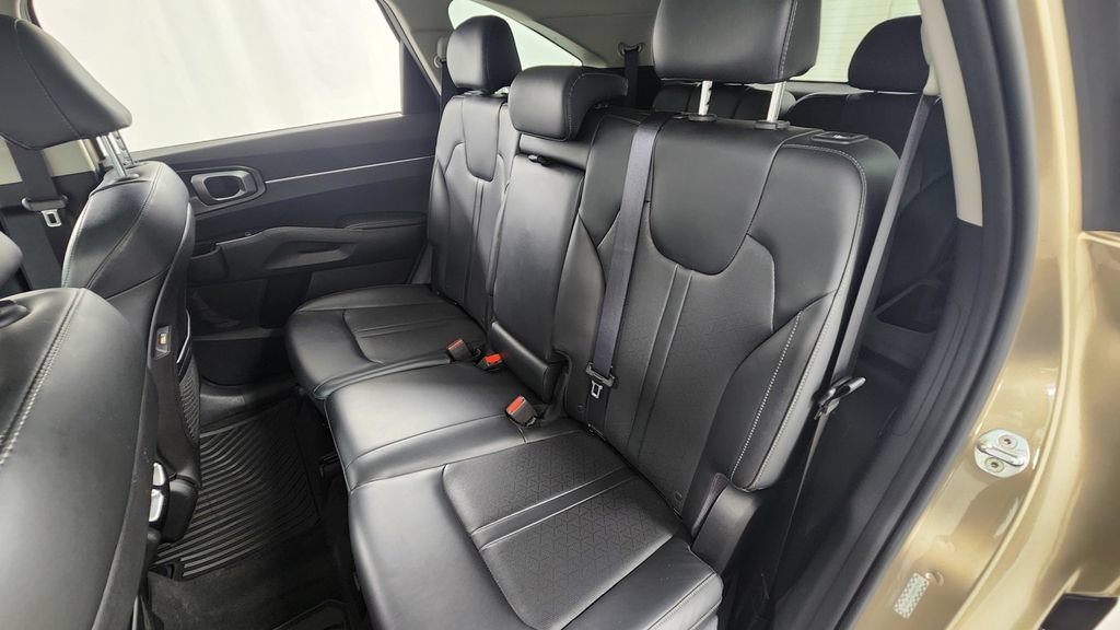 Used 2021 Kia Sorento S w/ Panoramic Sunroof Package FWD image 12