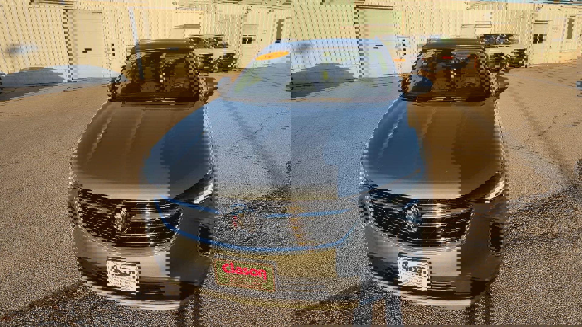 Used 2023 Buick Envision Essence image 3