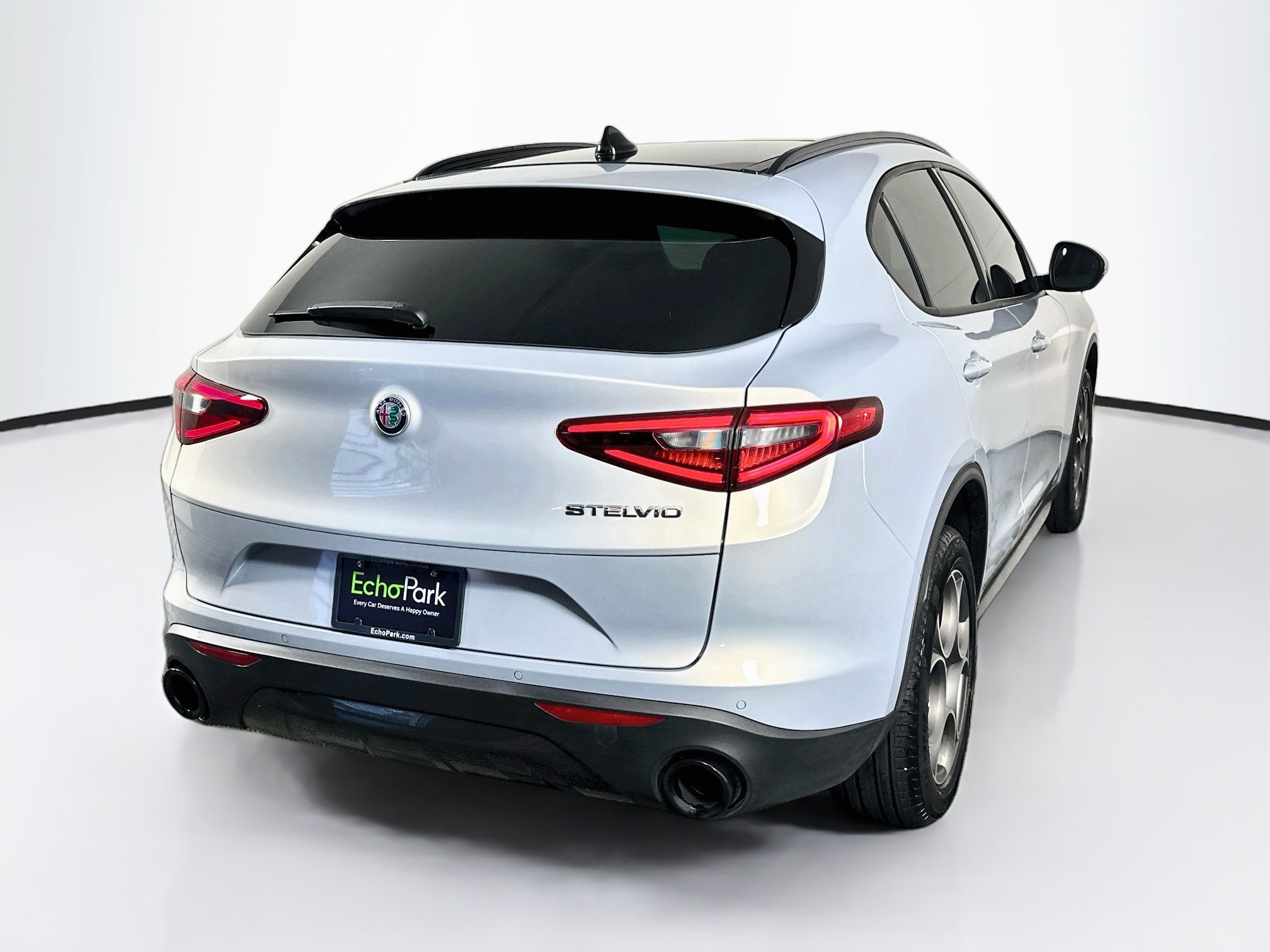 Used 2023 Alfa Romeo Stelvio Sprint RWD image 9