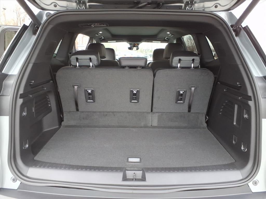 New 2026 GMC Acadia AT4 w/ Luxury Package image 8