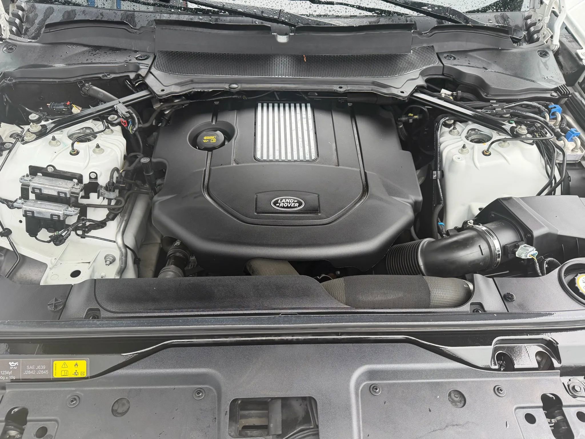 Used 2018 Land Rover Discovery HSE image 28