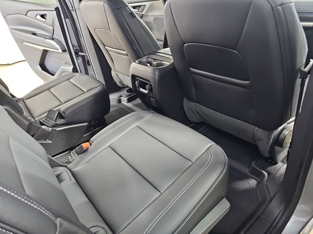 Certified 2025 Chevrolet Traverse LT w/ Driver Confidence Package image 14