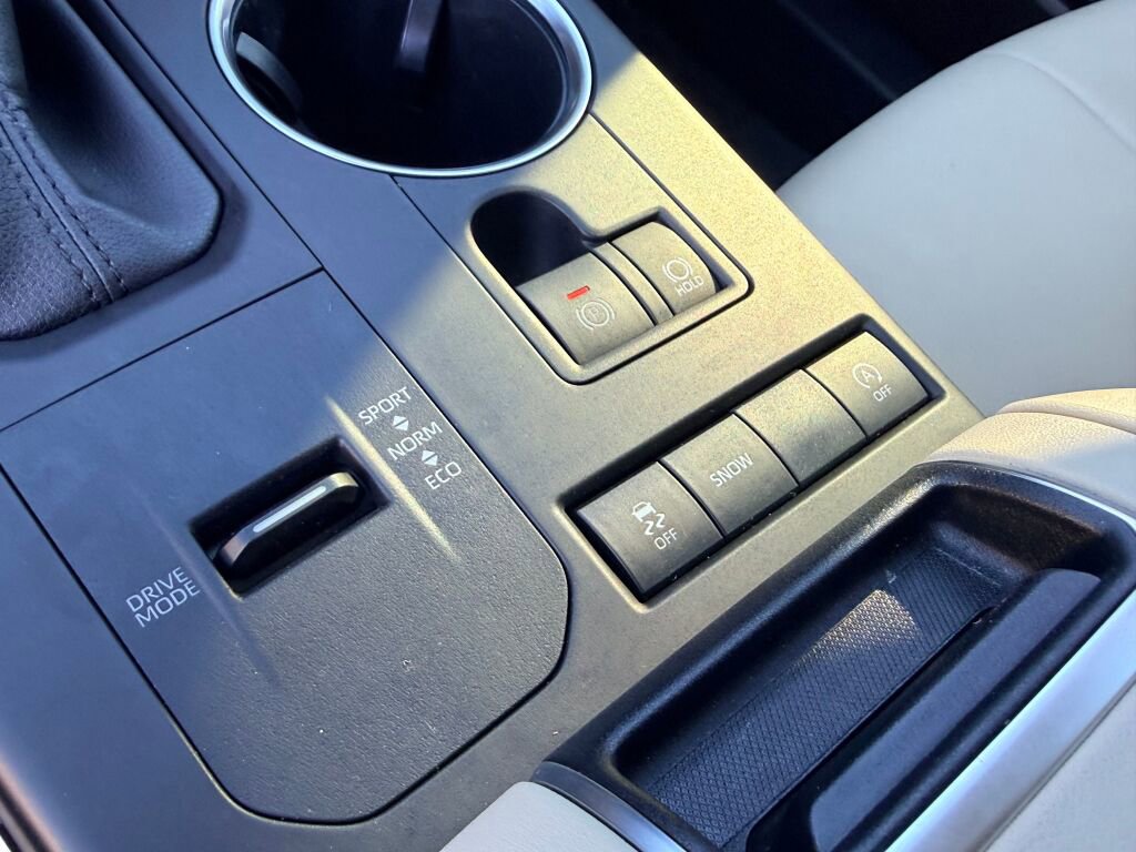 Used 2021 Toyota Highlander XLE image 23