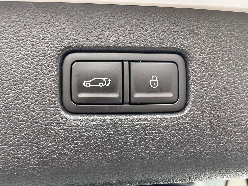 Used 2023 Genesis GV80 3.5T Advanced + w/ Cargo Package image 31