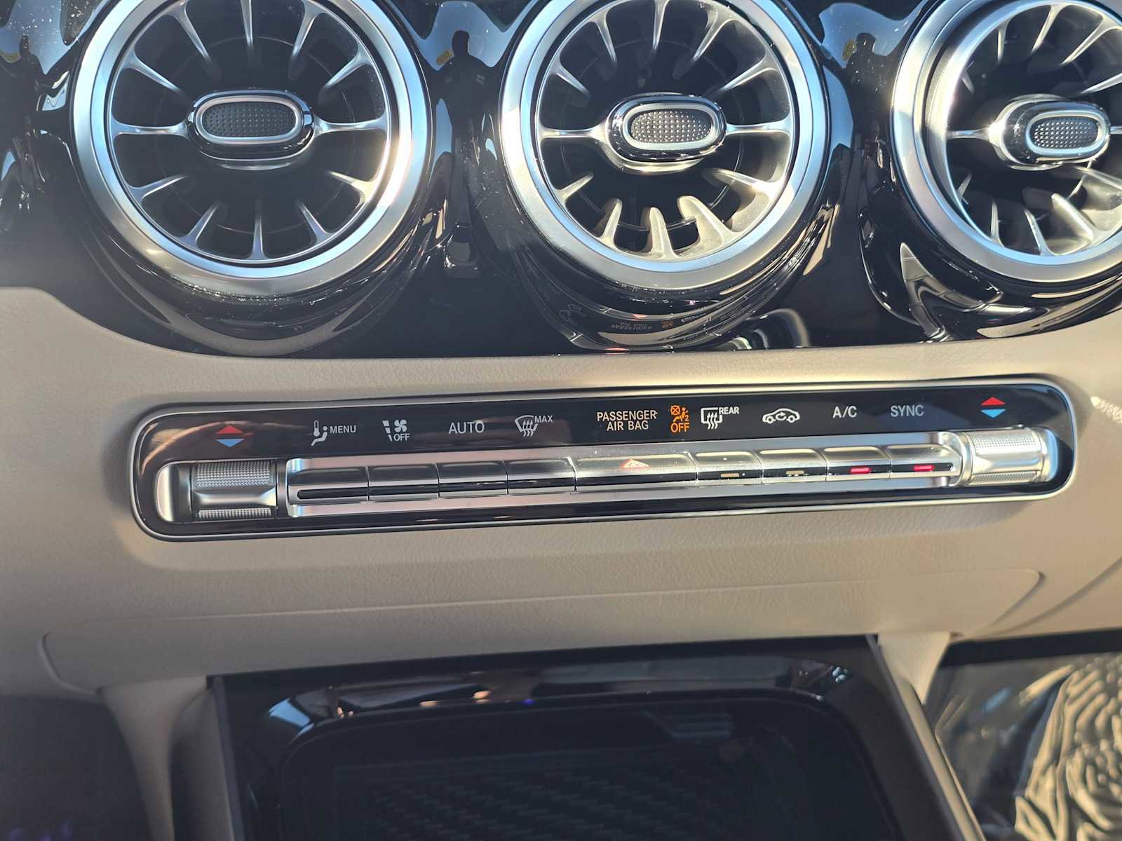 Used 2025 Mercedes-Benz GLA 250 4MATIC image 28