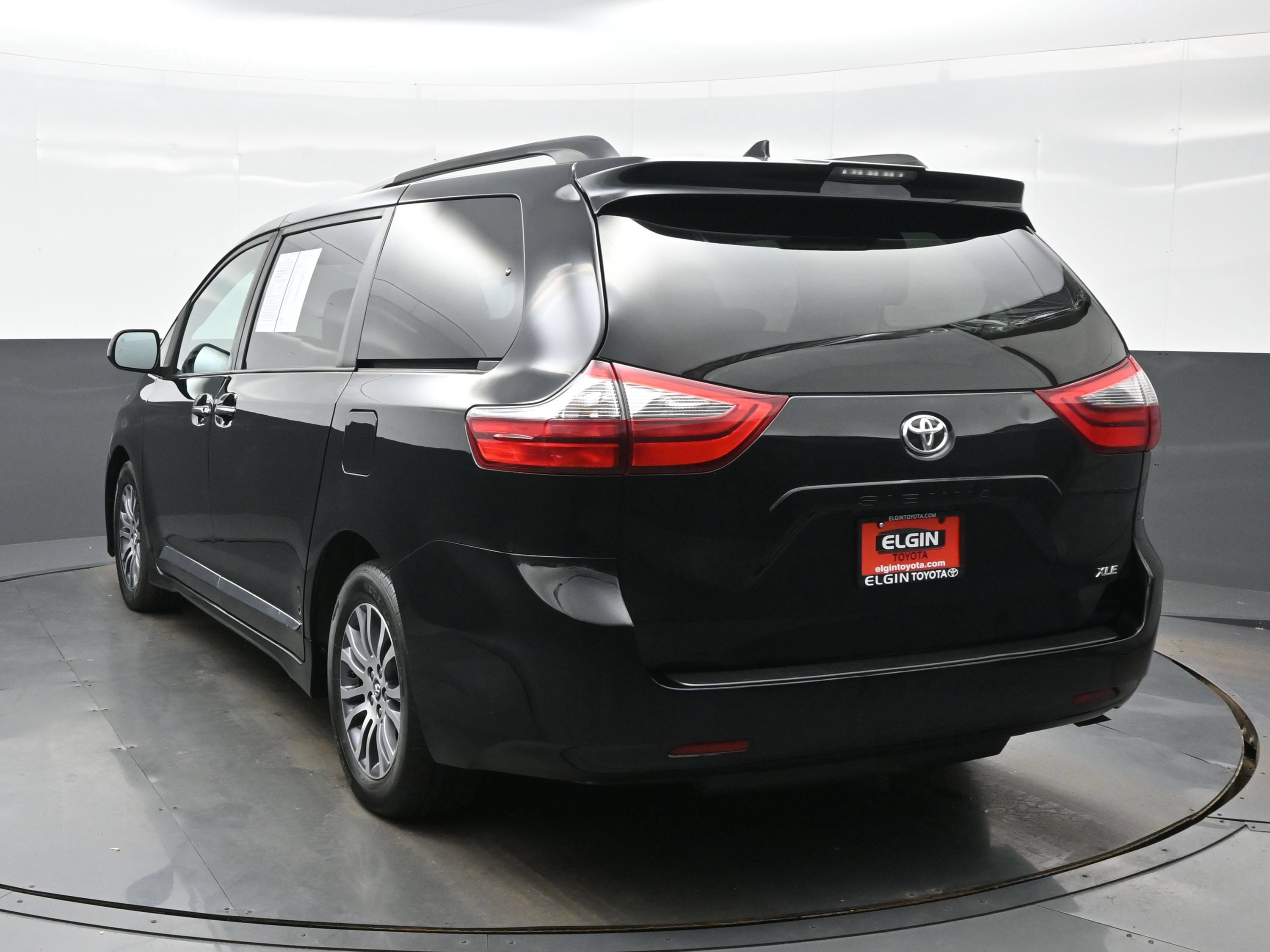 Used 2020 Toyota Sienna XLE FWD image 4