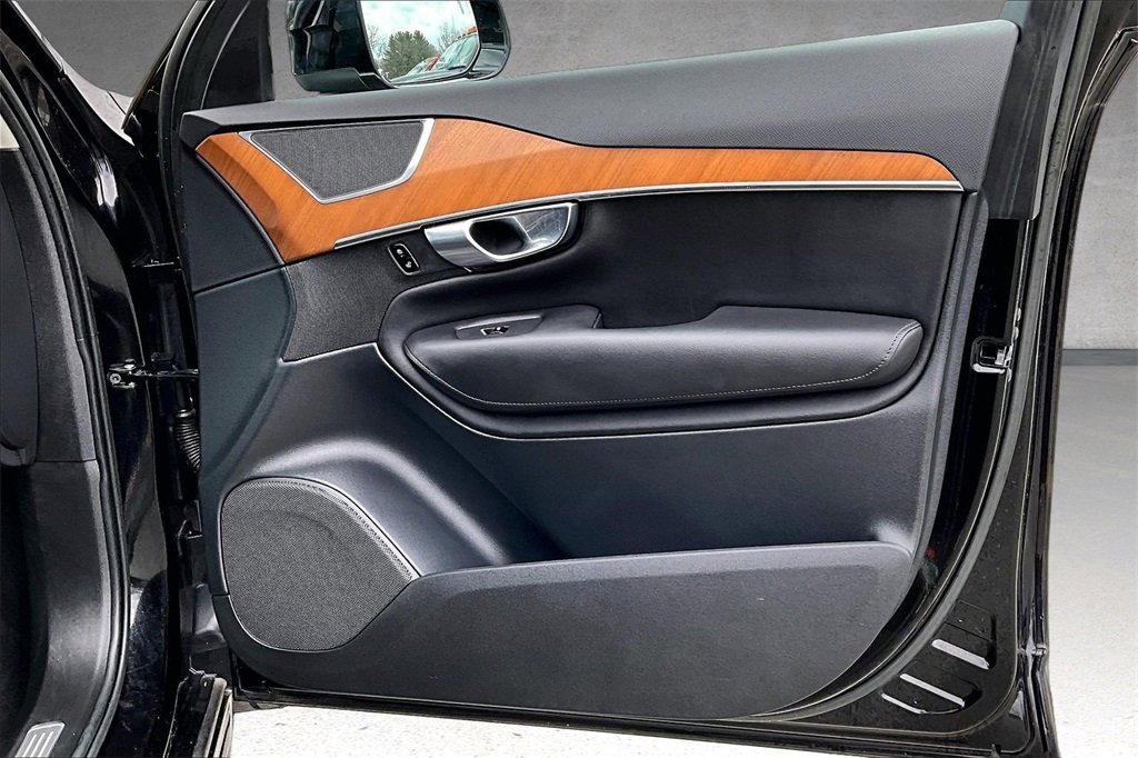 Certified 2023 Volvo XC90 B6 Plus image 28