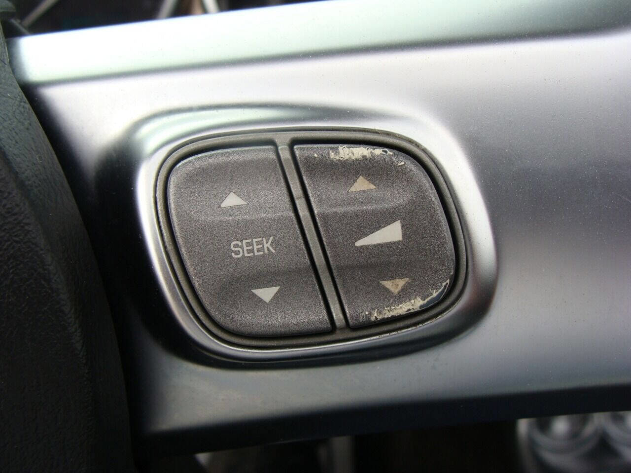 Used 2004 Chevrolet SSR w/ Preferred Equipment Group image 14