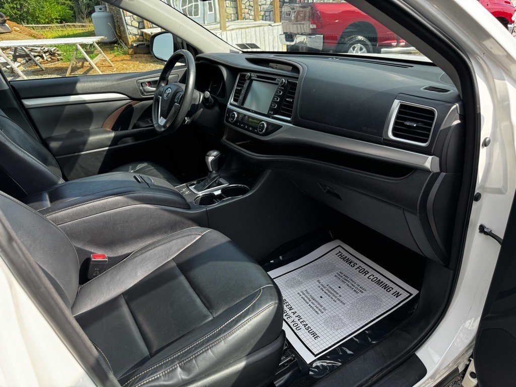 Used 2015 Toyota Highlander XLE image 27