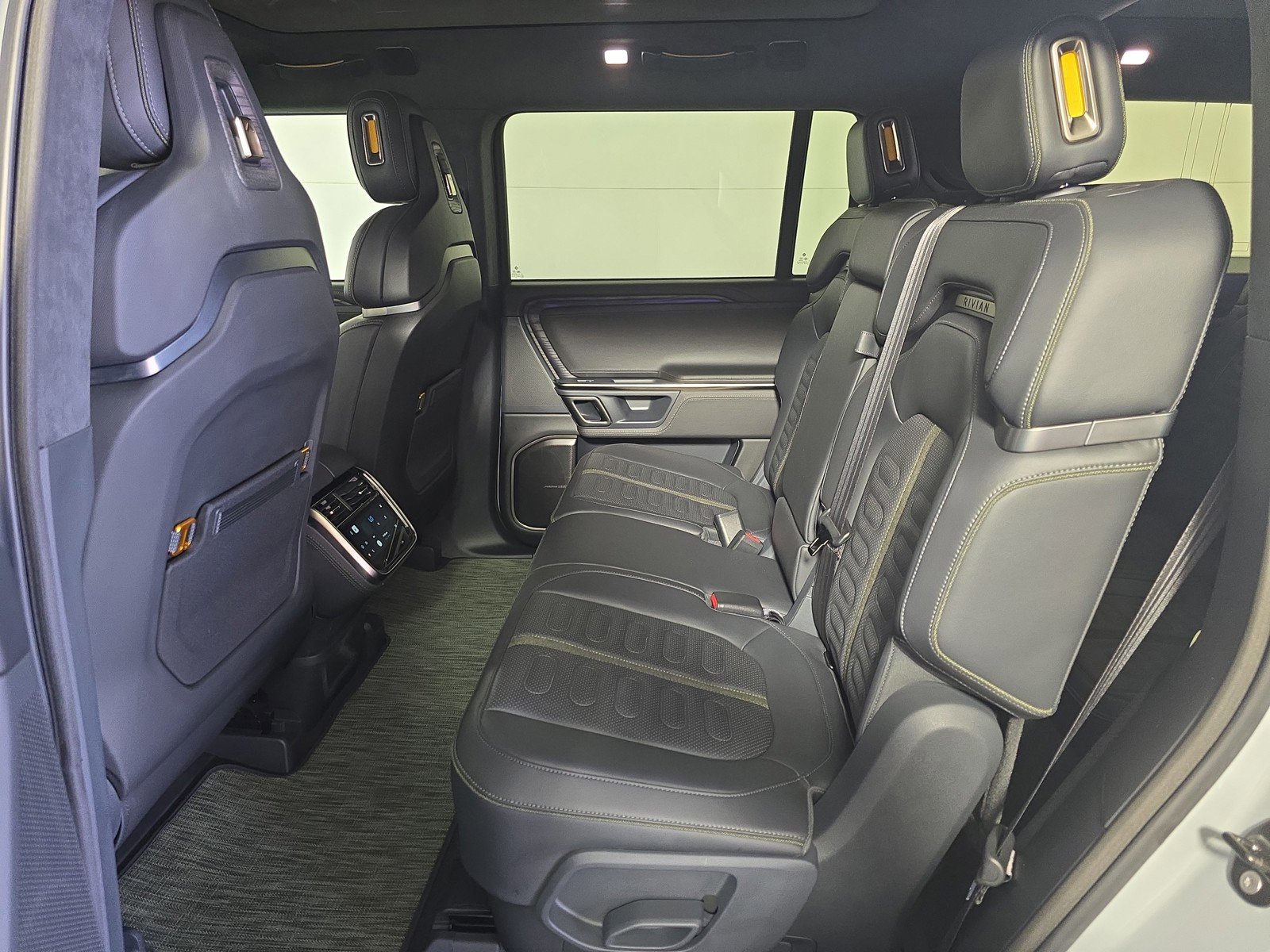 Used 2022 Rivian R1S Launch Edition image 21