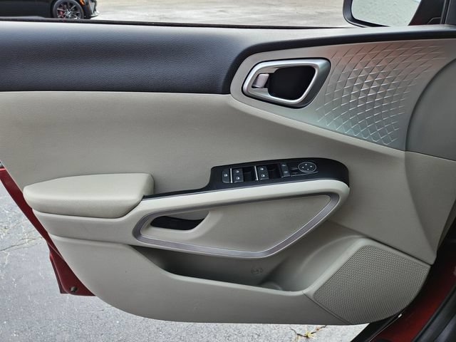 Used 2020 Kia Soul LX FWD image 28