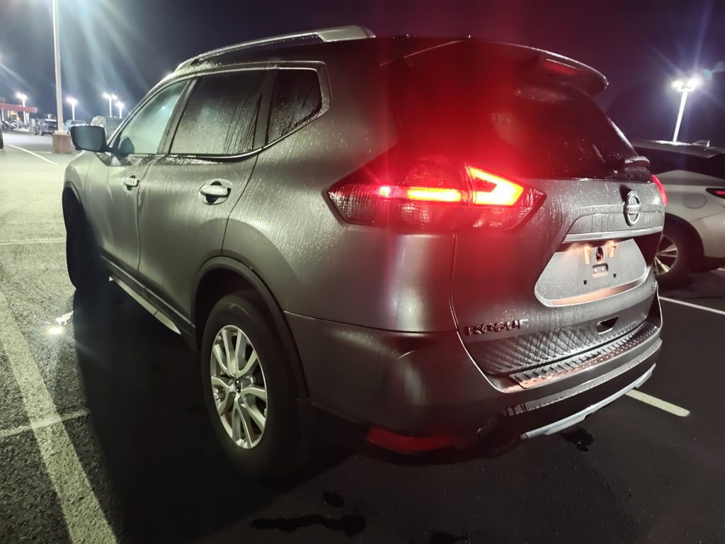 Used 2018 Nissan Rogue SV w/ Premium Package AWD/4WD image 4