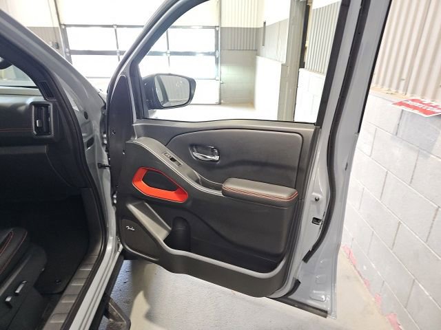 Used 2025 Nissan Frontier PRO-4X w/ Pro Premium Package AWD/4WD image 26