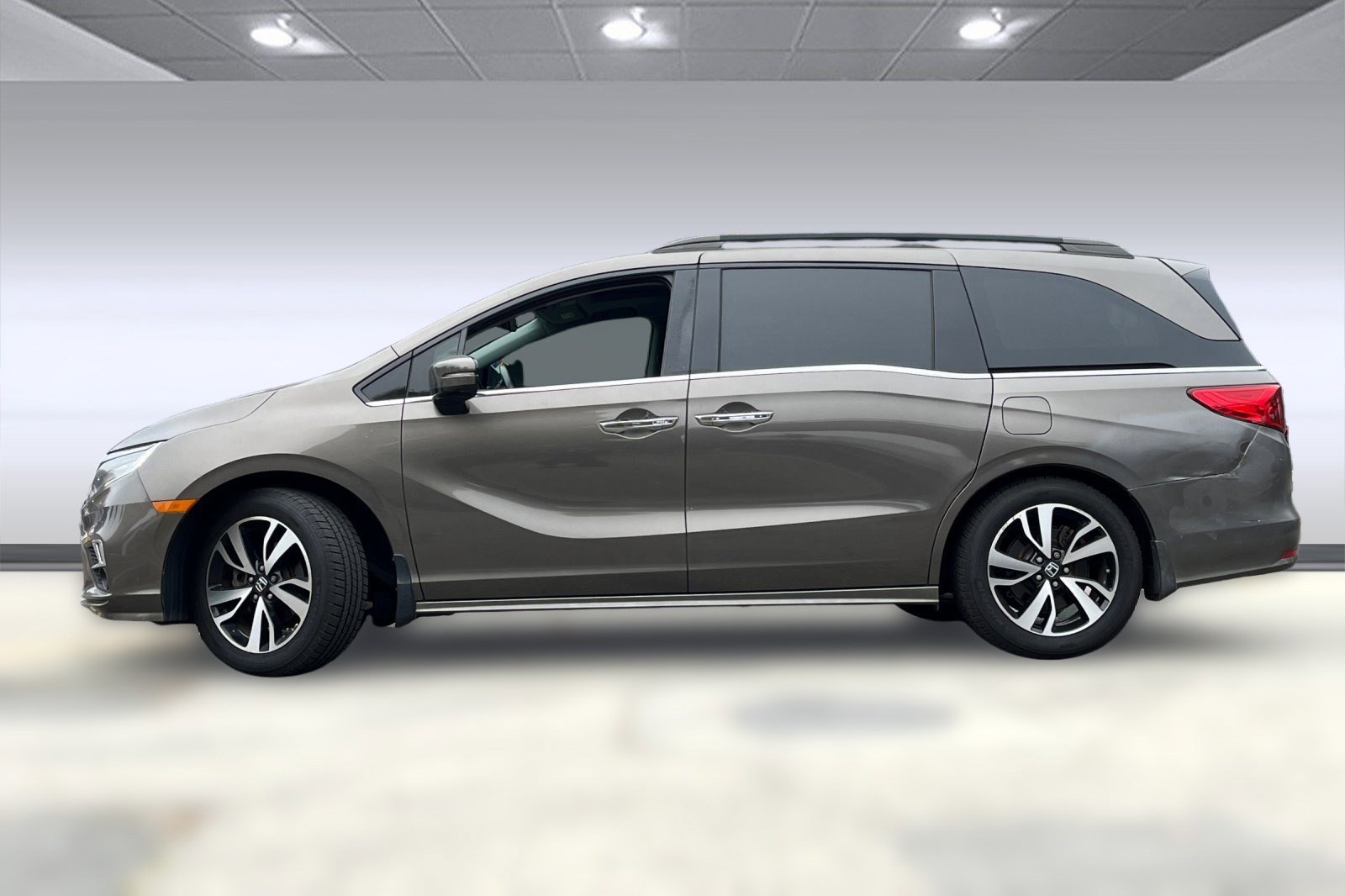 Used 2019 Honda Odyssey Elite image 2