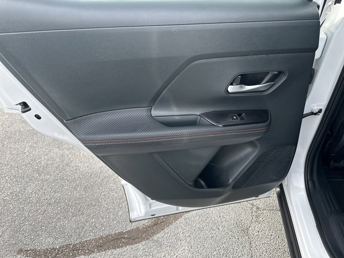 Used 2025 Nissan Kicks SR image 19