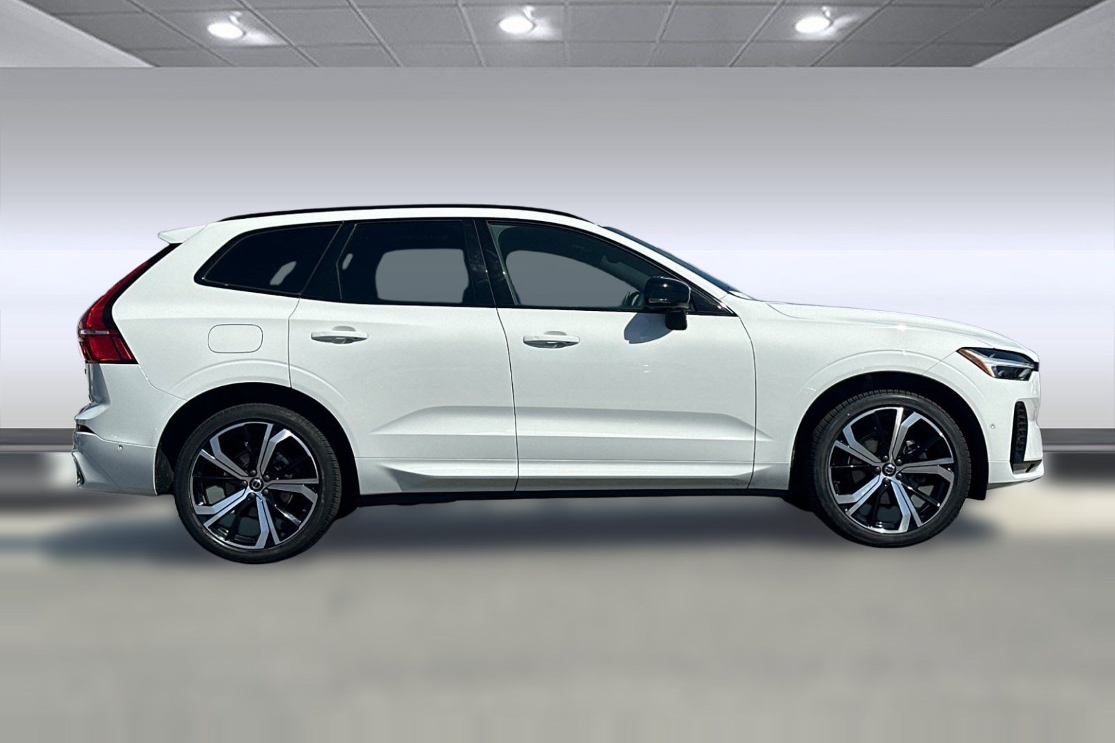 Used 2022 Volvo XC60 B5 R-Design w/ Advanced Package AWD/4WD image 8