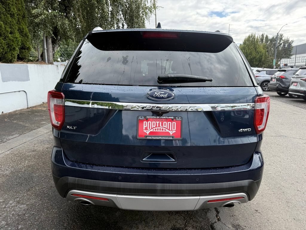 Used 2017 Ford Explorer XLT w/ Equipment Group 202A AWD/4WD image 6