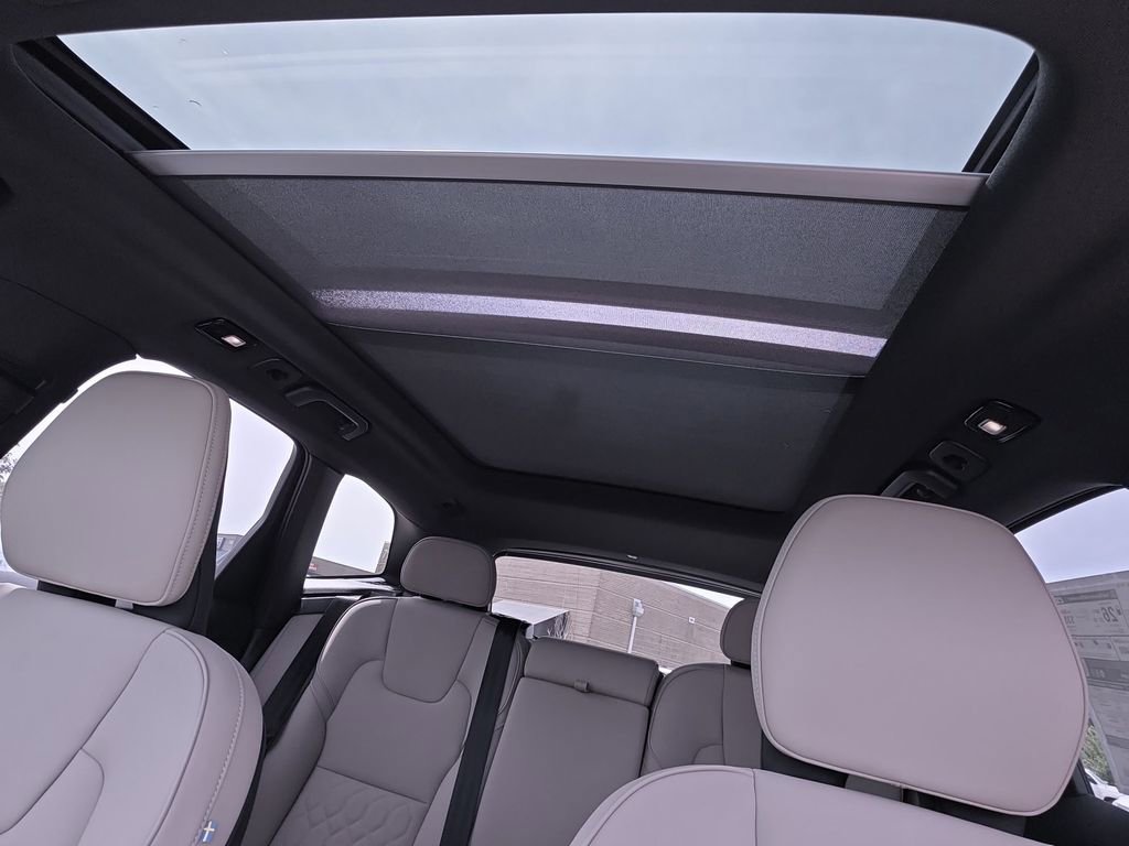 New 2026 Volvo XC60 B5 Plus w/ Protection Package Premier image 32