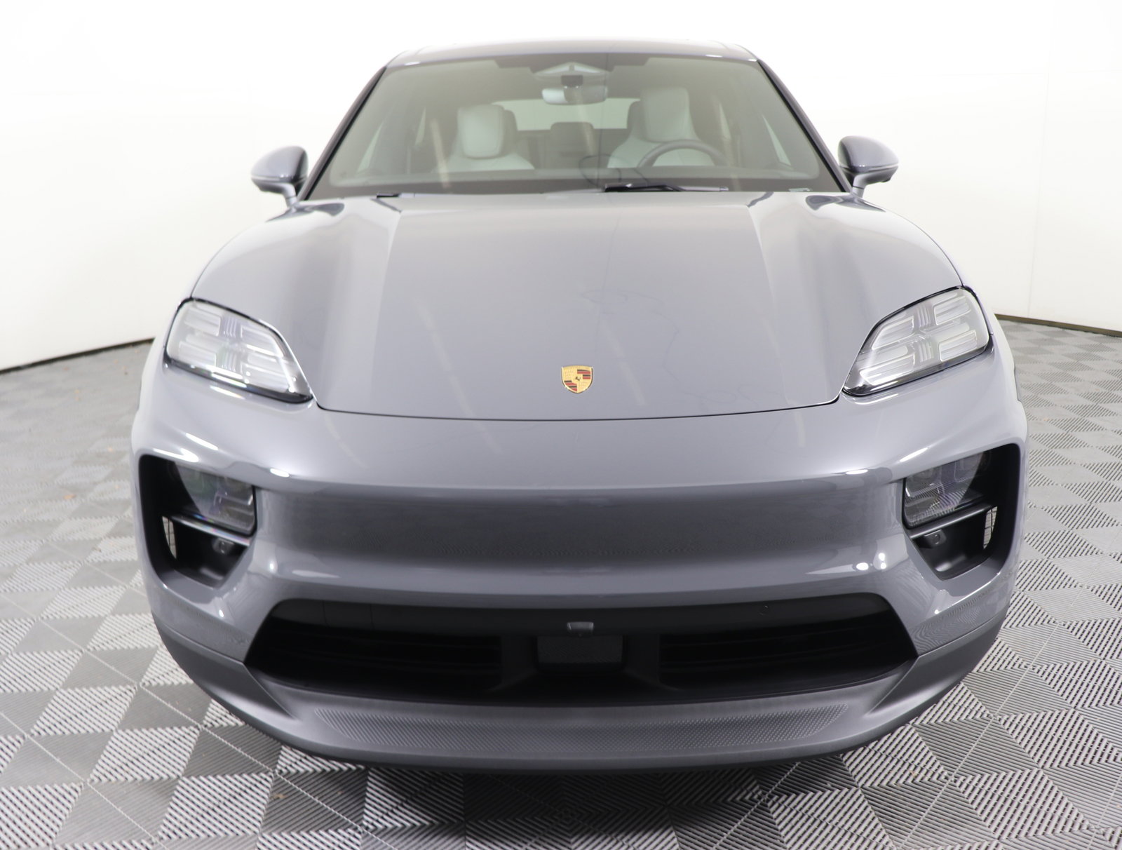 Used 2025 Porsche Macan 4S Electric image 7