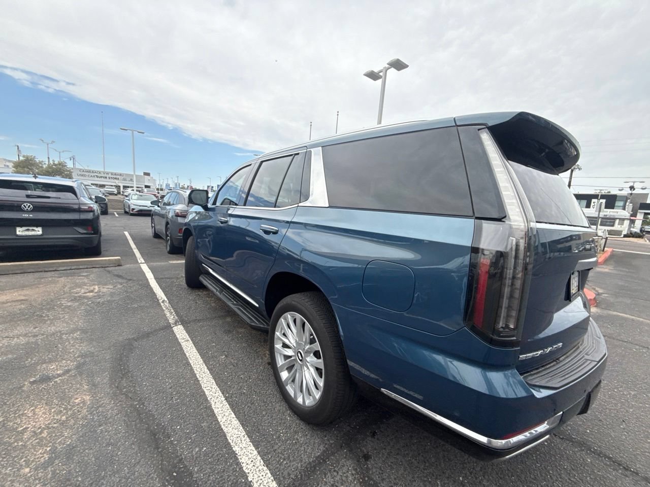 Used 2025 Cadillac Escalade Luxury AWD/4WD image 12