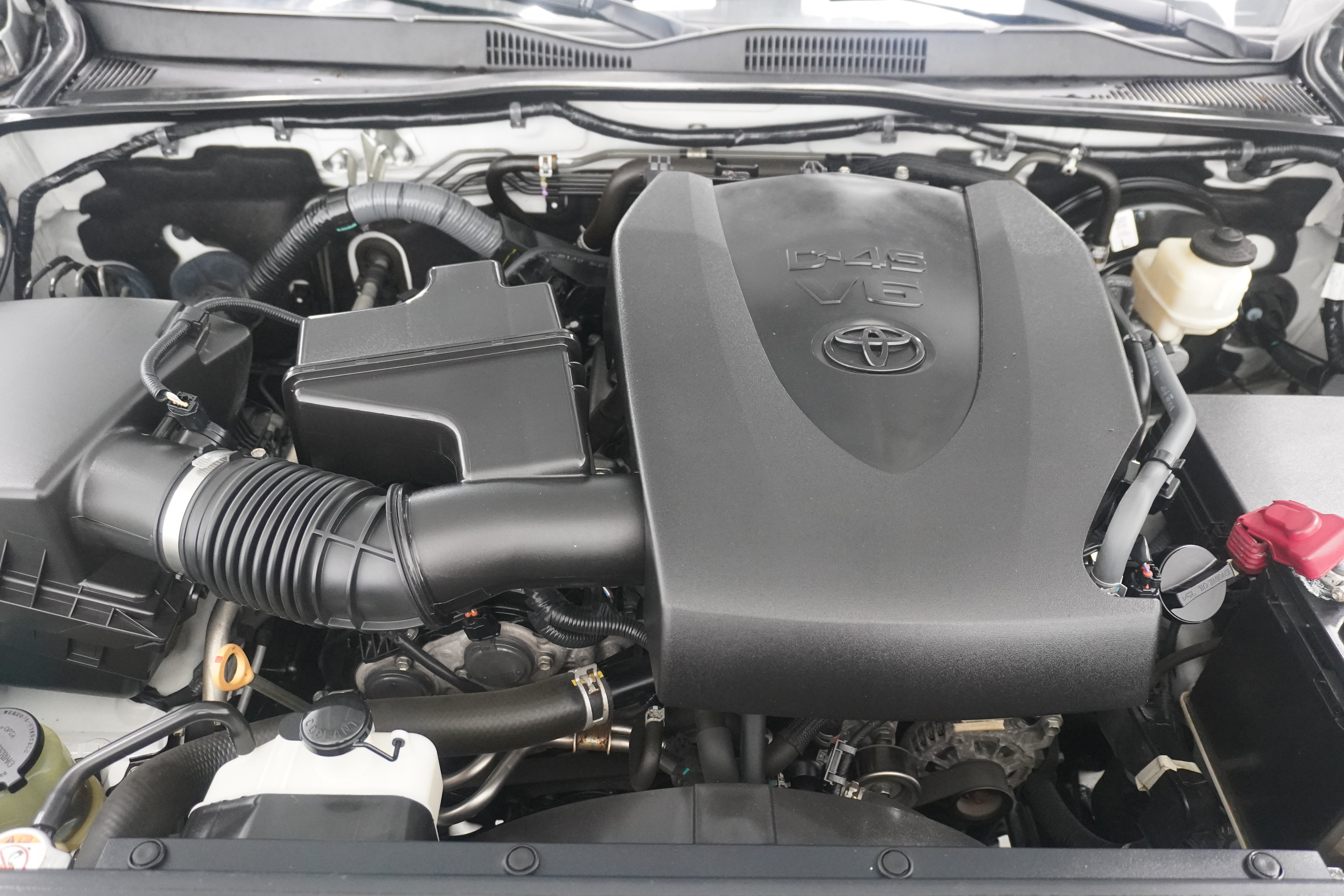 Used 2017 Toyota Tacoma SR5 w/ Tow Package RWD image 28
