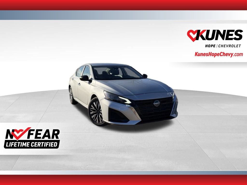 Used 2024 Nissan Altima 2.5 SV