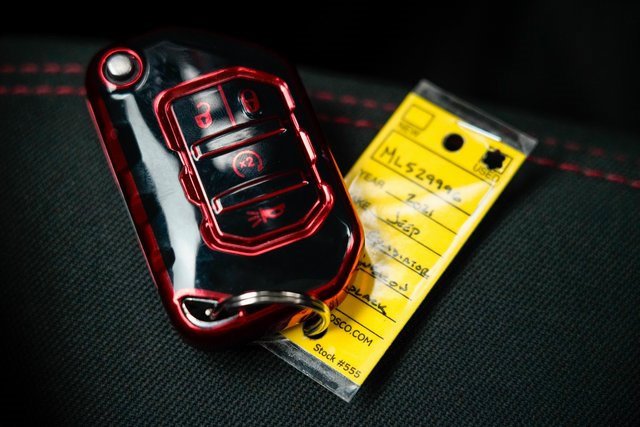 Used 2021 Jeep Gladiator Rubicon w/ Cold Weather Group image 34