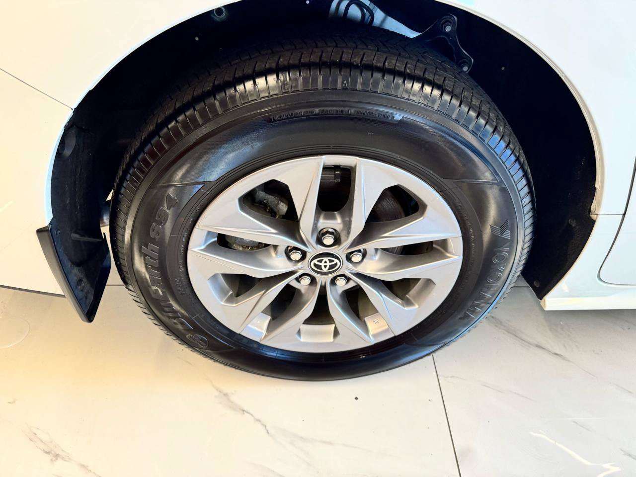 Used 2025 Toyota Sienna LE w/ LE Plus Package AWD/4WD image 32