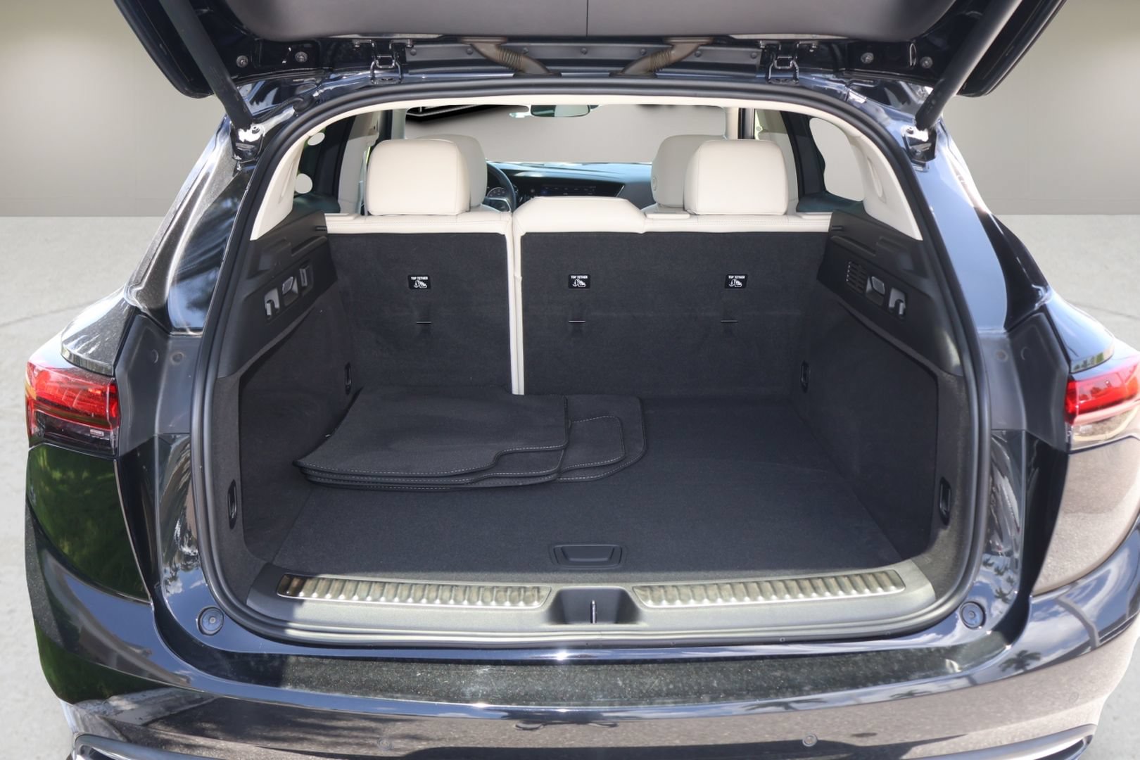 Used 2021 Buick Envision Essence FWD image 15