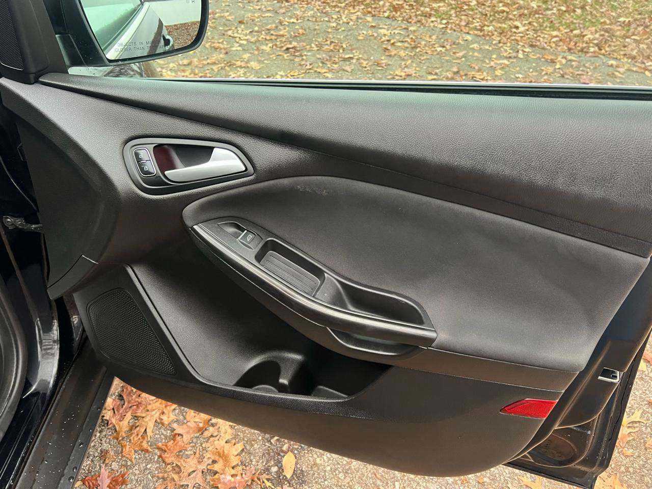 Used 2016 Ford Focus Titanium w/ Titanium Technology Package image 19