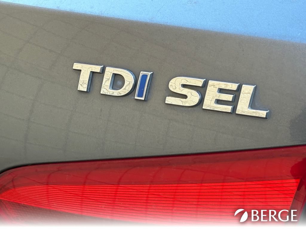 Used 2013 Volkswagen Passat TDI SEL Premium image 11