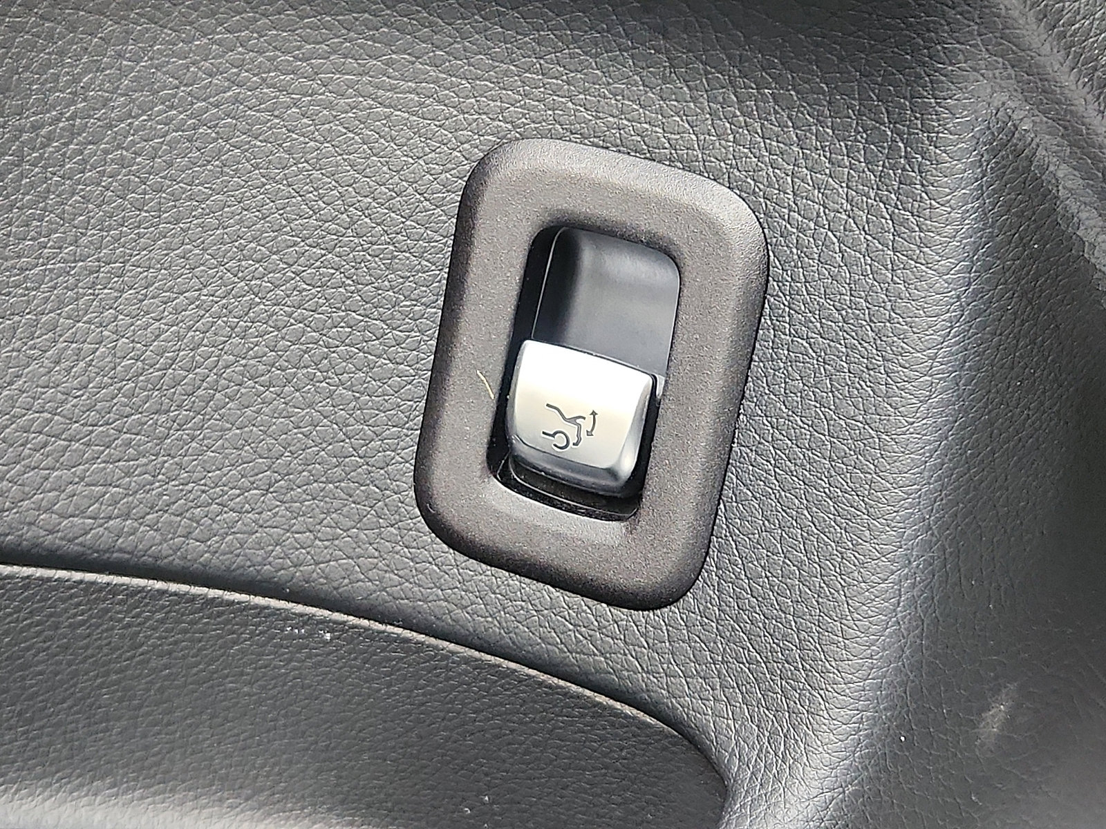 Used 2016 Mercedes-Benz GLC 300 4MATIC image 30