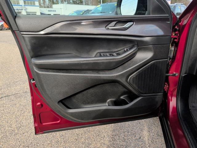 Used 2023 Jeep Grand Cherokee Altitude image 16
