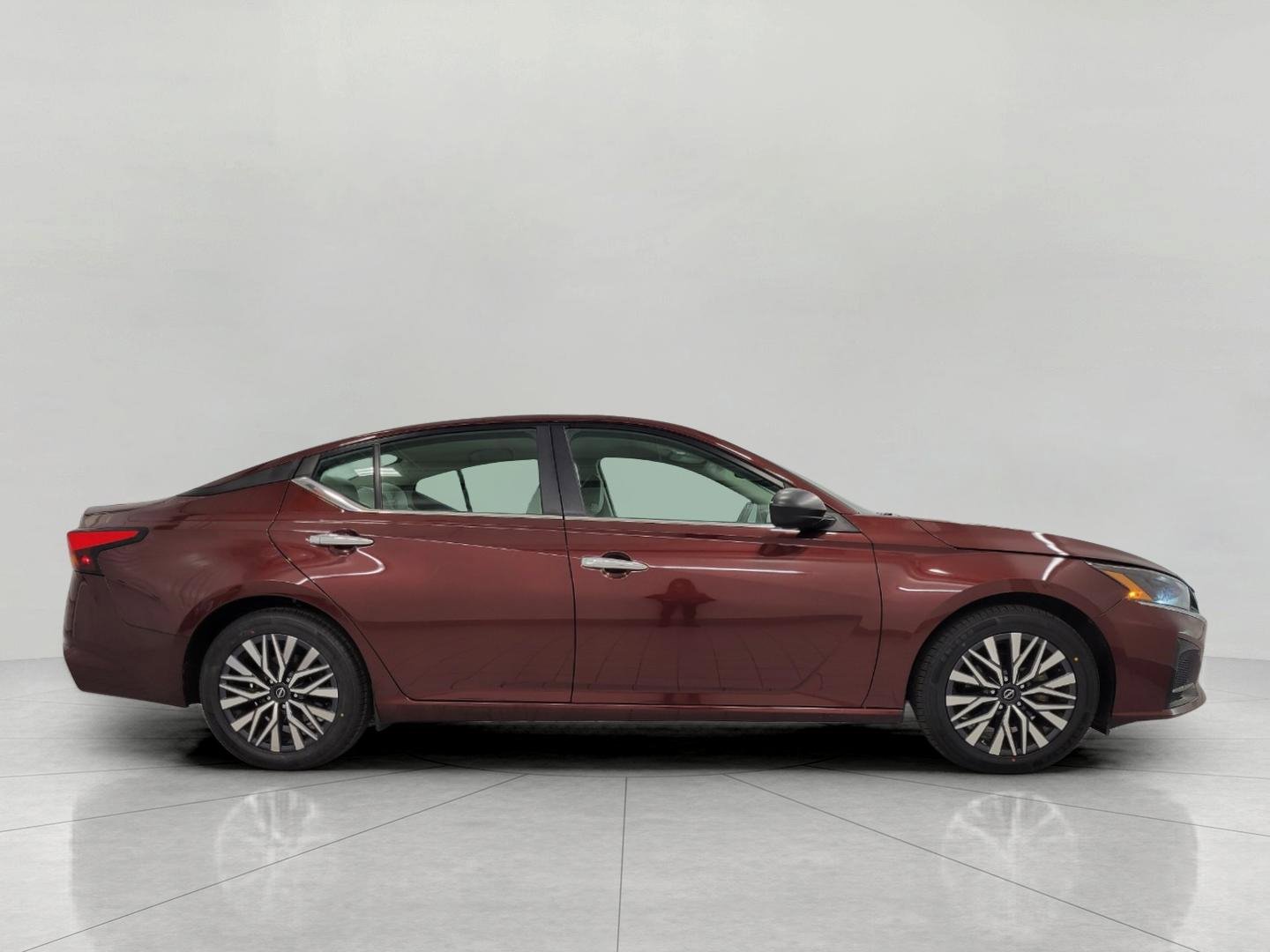 Used 2025 Nissan Altima 2.5 SV image 12
