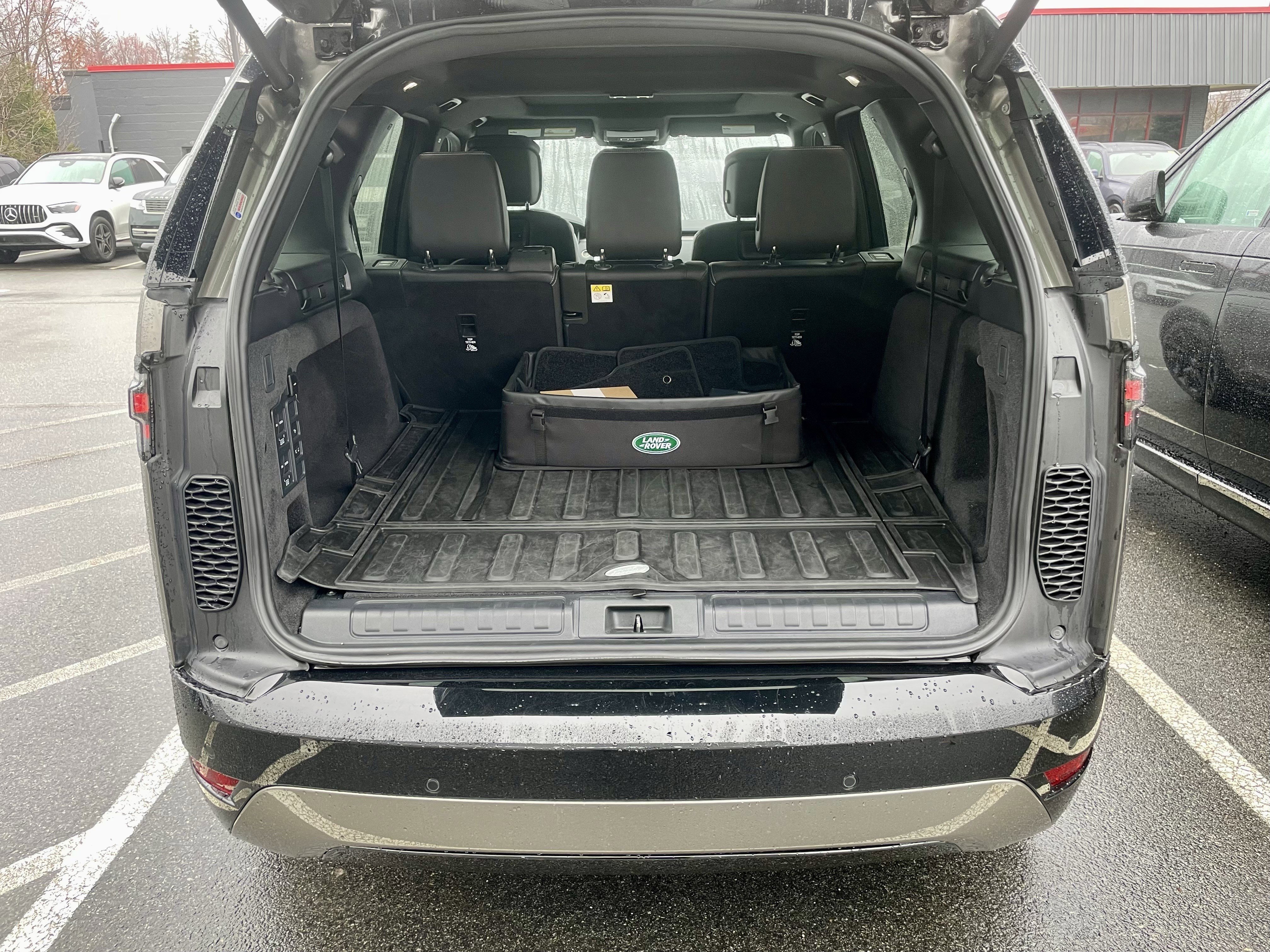 Certified 2024 Land Rover Discovery Dynamic SE image 39