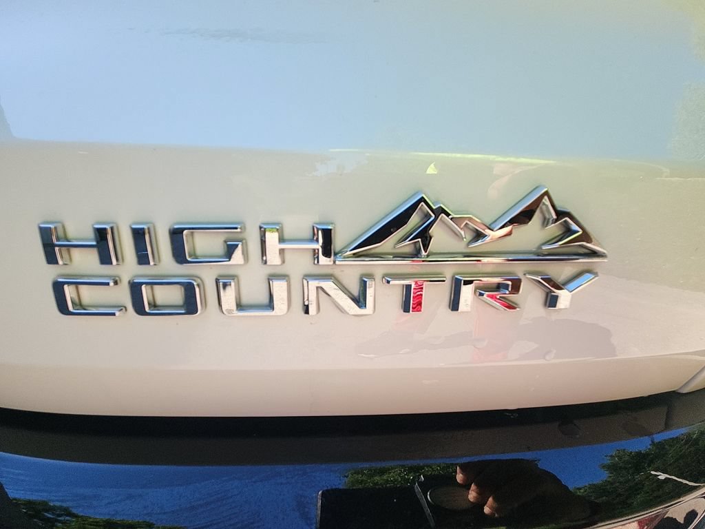 Used 2025 Chevrolet Traverse High Country w/ LPO, Floor Liner Package AWD/4WD image 37