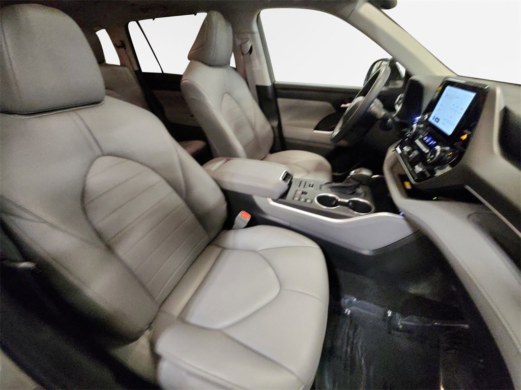 Used 2023 Toyota Highlander XLE image 26