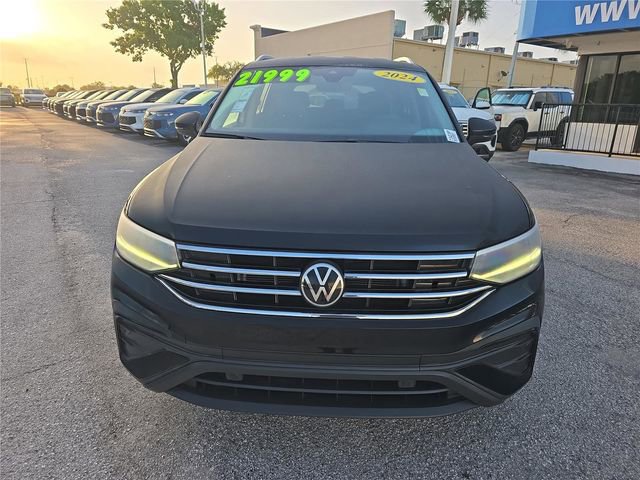 Used 2024 Volkswagen Tiguan SE image 2